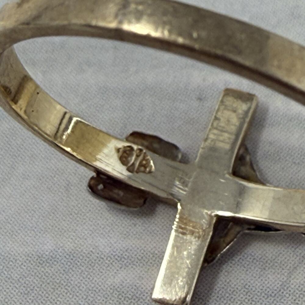 Vintage 10K Yellow Gold Ladies Jesus on the Cross Crucifix Band Ring Size 5.5 - Picture 6 of 11
